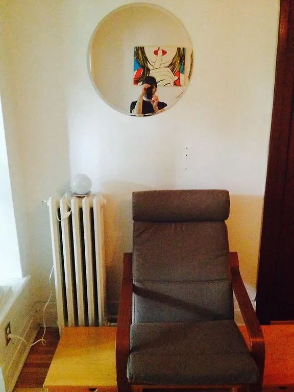 Gite Urbain La Lanterne Bed & Breakfast Montreal
