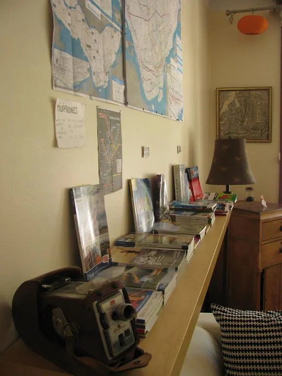 Gite Urbain La Lanterne Bed & Breakfast Montreal
