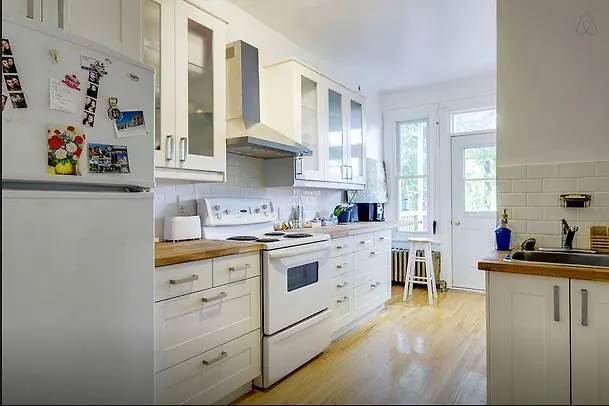 Gite Urbain La Lanterne Bed & Breakfast Montreal 3*,